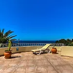 Silver - Beautiful 4-bedroom קארבואירו