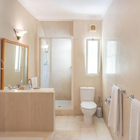 Silver - Beautiful 4-bedroom Willa