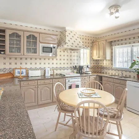 Silver - Beautiful 4-bedroom Willa *