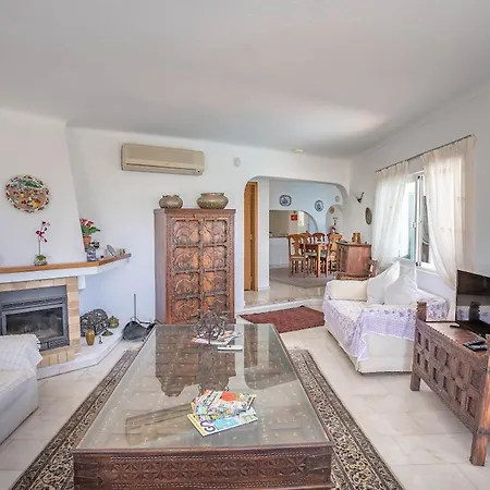 Silver - Beautiful 4-bedroom Willa *