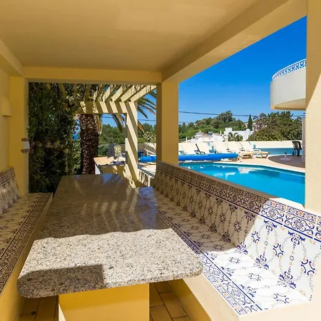 Silver - Beautiful 4-bedroom Willa