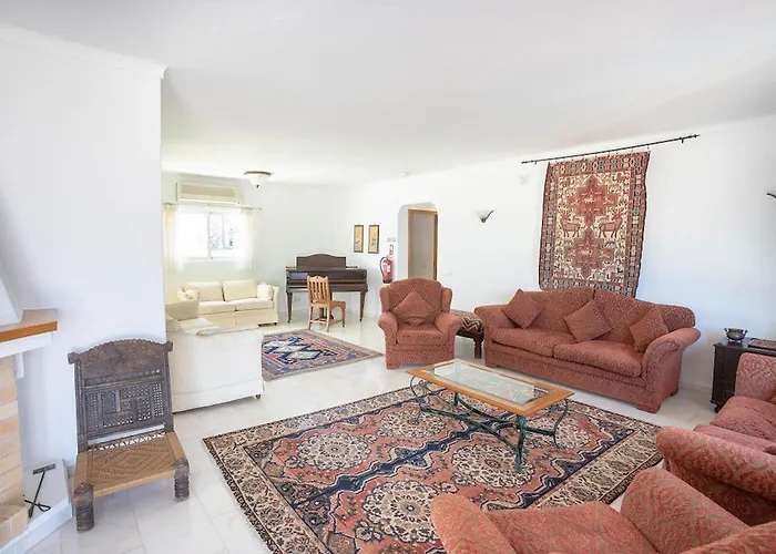 Silver - Beautiful 4-bedroom Villa *
