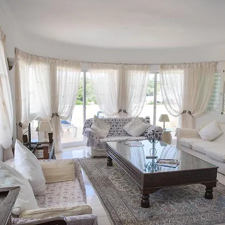 Silver - Beautiful 4-bedroom *